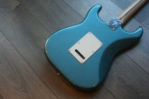 FENDER "Player Stratocaster , Maple, Tidepool"