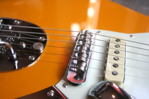 FENDER "LIMITED Johnny Marr Jaguar Fever Dream Yellow"