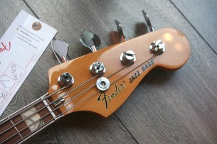 FENDER "Vintera '70s Jazz Bass, 3-Color Sunburst, Pau Ferro"