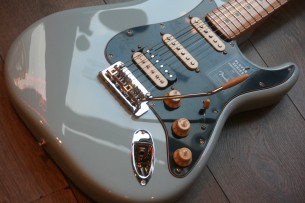 FENDER "Player Stratocaster HSS LIMITED Sonic Blue" 3, 75 KG