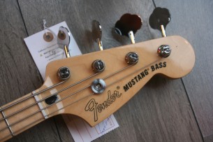 FENDER "Limited Mustang Bass PJ, Maple, Buttercream"