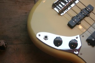 FENDER "Limited Mustang Bass PJ, Maple, Buttercream"