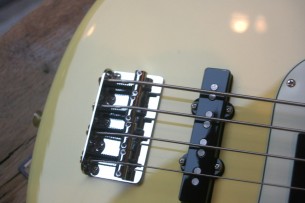FENDER "Limited Mustang Bass PJ, Maple, Buttercream"