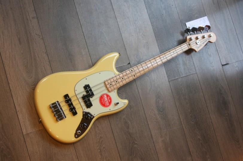 FENDER "Limited Mustang Bass PJ, Maple, Buttercream"