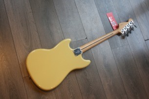 FENDER "Limited Mustang Bass PJ, Maple, Buttercream"