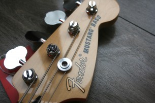 FENDER "Player Mustang Bass PJ Sherwood Green" 3, 50 KG