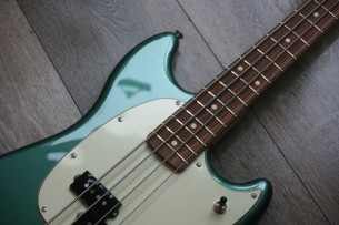 FENDER "Player Mustang Bass PJ Sherwood Green" 3, 50 KG