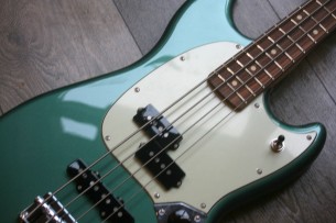 FENDER "Player Mustang Bass PJ Sherwood Green" 3, 50 KG