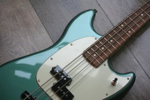 FENDER "Player Mustang Bass PJ Sherwood Green" 3, 50 KG