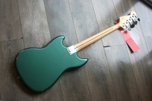 FENDER "Player Mustang Bass PJ Sherwood Green" 3, 50 KG