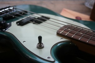 FENDER "Player Mustang Bass PJ Sherwood Green" 3, 50 KG