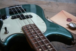 FENDER "Player Mustang Bass PJ Sherwood Green" 3, 50 KG