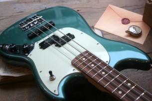 FENDER "Player Mustang Bass PJ Sherwood Green" 3, 50 KG