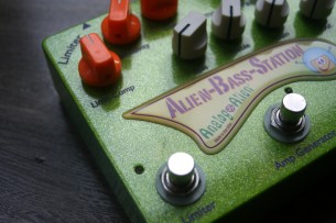 ANALOG ALIEN "Alien Bass Station"