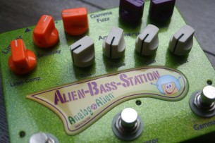 ANALOG ALIEN "Alien Bass Station"