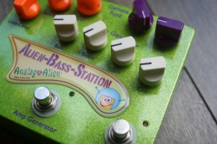 ANALOG ALIEN "Alien Bass Station"