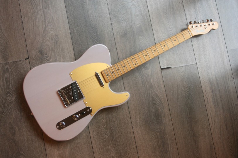 FENDER "JV Modified 50s Tele, Maple, White Blonde, Made In Japan" GIGBAG