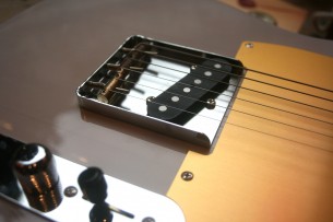 FENDER "JV Modified 50s Tele, Maple, White Blonde, Made In Japan" GIGBAG