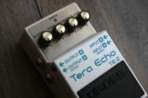 BOSS "Tera Echo TE-2"