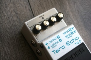 BOSS "Tera Echo TE-2"