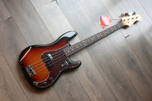 FENDER "American Professional II Precision Bass,3-Color Sunburst, Rosewood" 4, 03 KG