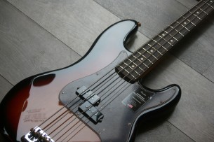 FENDER "American Professional II Precision Bass,3-Color Sunburst, Rosewood" 4, 03 KG