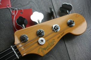 FENDER "American Professional II Jazz Bass,Olympic White, Rosewwod" 4, 23 KG