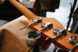 FENDER "American Professional II Jazz Bass,Olympic White, Rosewwod" 4, 23 KG