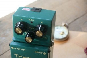 BOSS "TR-2 Tremolo"