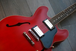 GIBSON "ES-335 Satin Cherry" 3, 75 KG GIBSON "ES-335 Satin Cherry" 3, 75 KG