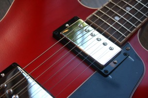 GIBSON "ES-335 Satin Cherry" 3, 75 KG GIBSON "ES-335 Satin Cherry" 3, 75 KG