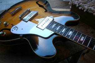 EPIPHONE "Elitist '65 Casino Vintage Sunburst 2001" HARDCASE, 2, 95 KG