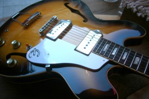 EPIPHONE "Elitist '65 Casino Vintage Sunburst 2001" HARDCASE, 2, 95 KG