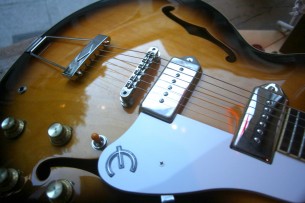 EPIPHONE "Elitist '65 Casino Vintage Sunburst 2001" HARDCASE, 2, 95 KG