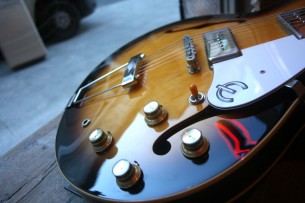 EPIPHONE "Elitist '65 Casino Vintage Sunburst 2001" HARDCASE, 2, 95 KG