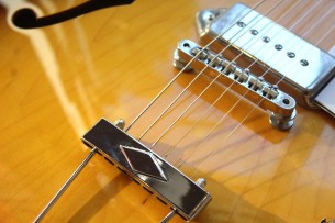 EPIPHONE "Elitist '65 Casino Vintage Sunburst 2001" HARDCASE, 2, 95 KG