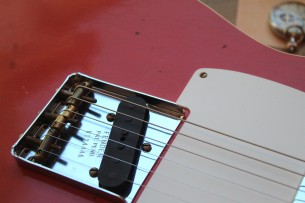FENDER "Custom Shop Limited Edition '50s Twisted Telecaster Custom Journeyman Relic , Aged Tahitian Coral" 3, 57 KG