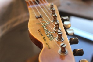 FENDER "Custom Shop Limited Edition '50s Twisted Telecaster Custom Journeyman Relic , Aged Tahitian Coral" 3, 57 KG