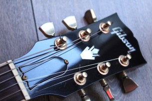 GIBSON ES-335 Walnut YEAR 2001