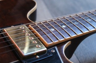 GIBSON ES-335 Walnut YEAR 2001