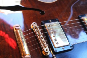 GIBSON ES-335 Walnut YEAR 2001
