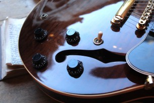 GIBSON ES-335 Walnut YEAR 2001