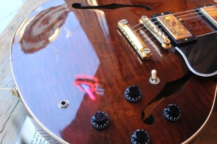 GIBSON ES-335 Walnut YEAR 2001