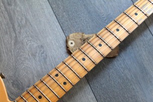 FENDER "1952 Custom Shop Journeyman Relic Telecaster Butterscotch Blonde"
