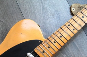 FENDER "1952 Custom Shop Journeyman Relic Telecaster Butterscotch Blonde"