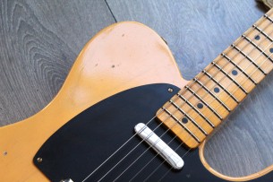 FENDER "1952 Custom Shop Journeyman Relic Telecaster Butterscotch Blonde"