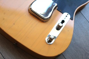 FENDER "1952 Custom Shop Journeyman Relic Telecaster Butterscotch Blonde"