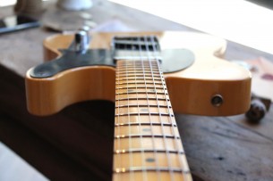 FENDER "1952 Custom Shop Journeyman Relic Telecaster Butterscotch Blonde"