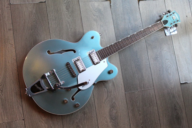 GRETSCH "G5622T-140 Electromatic 140th Double Platinum Anniversary Center Block in Two Tone Stone Pearl Platinum with Bigsby"
