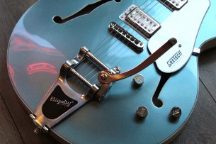 GRETSCH "G5622T-140 Electromatic 140th Double Platinum Anniversary Center Block in Two Tone Stone Pearl Platinum with Bigsby"